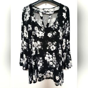 Avenue Black and White Floral Top / Size 2X